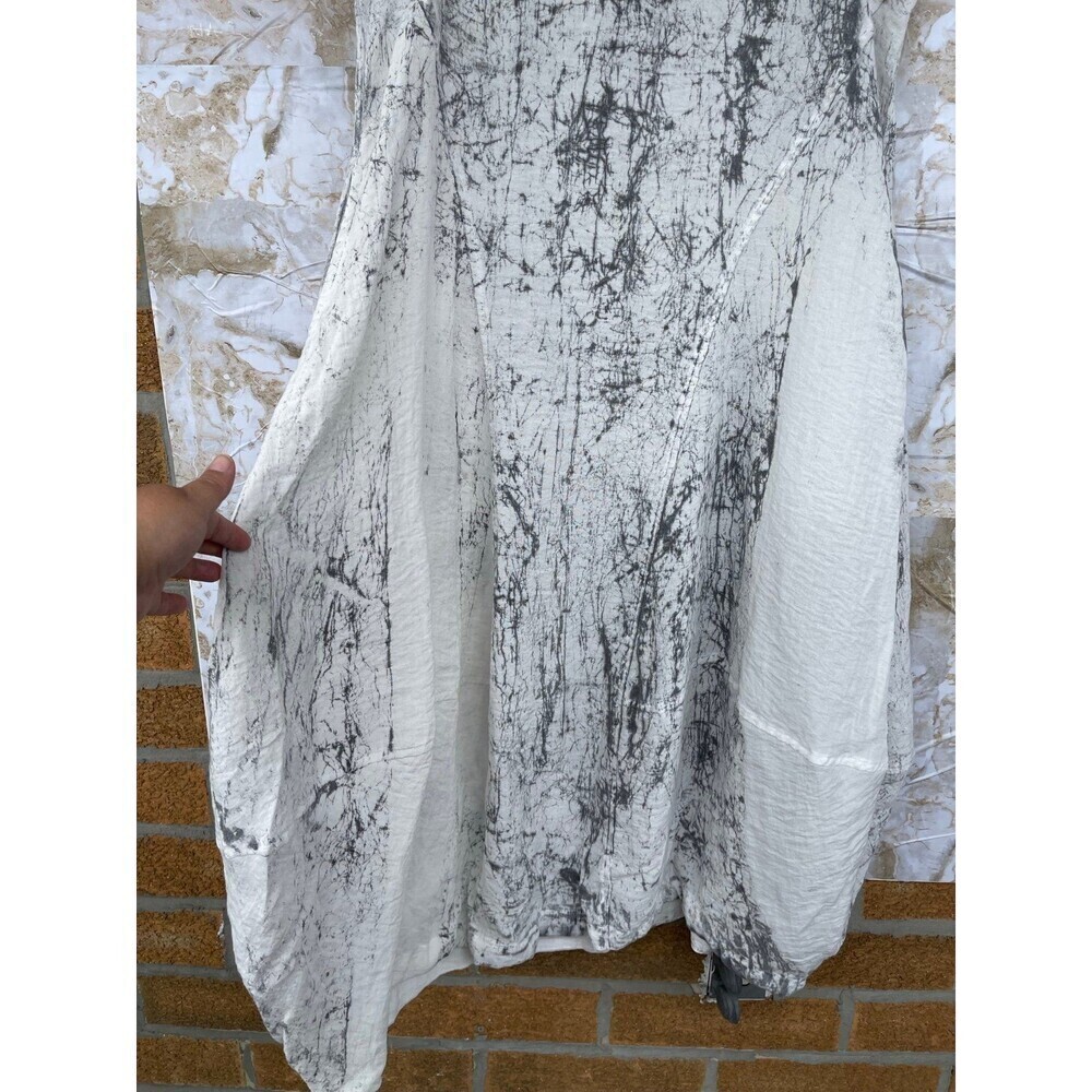 “Eleven Stitch Design Travel Bubble Dress Medium, White/Gray Tie‑Dye Balloon - Picture 5 of 11